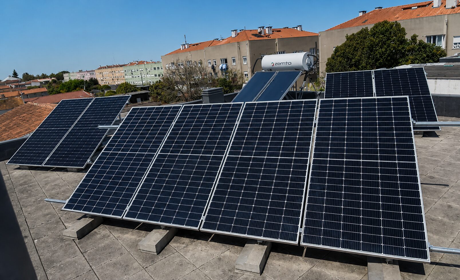 Estrutura solar em cobertura plana com lastro de gravilha